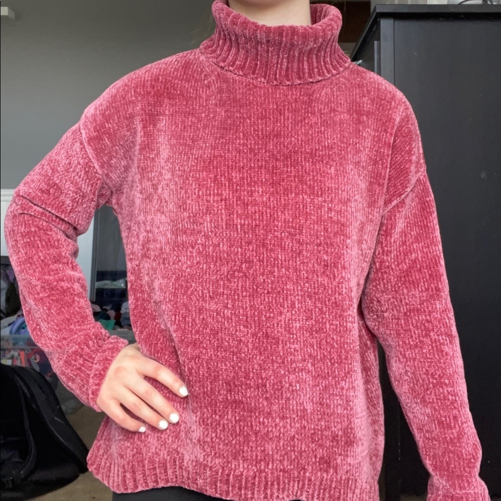 Sweater! New, pink, turtleneck, super soft and comfy sweater🤍 Forever 21.